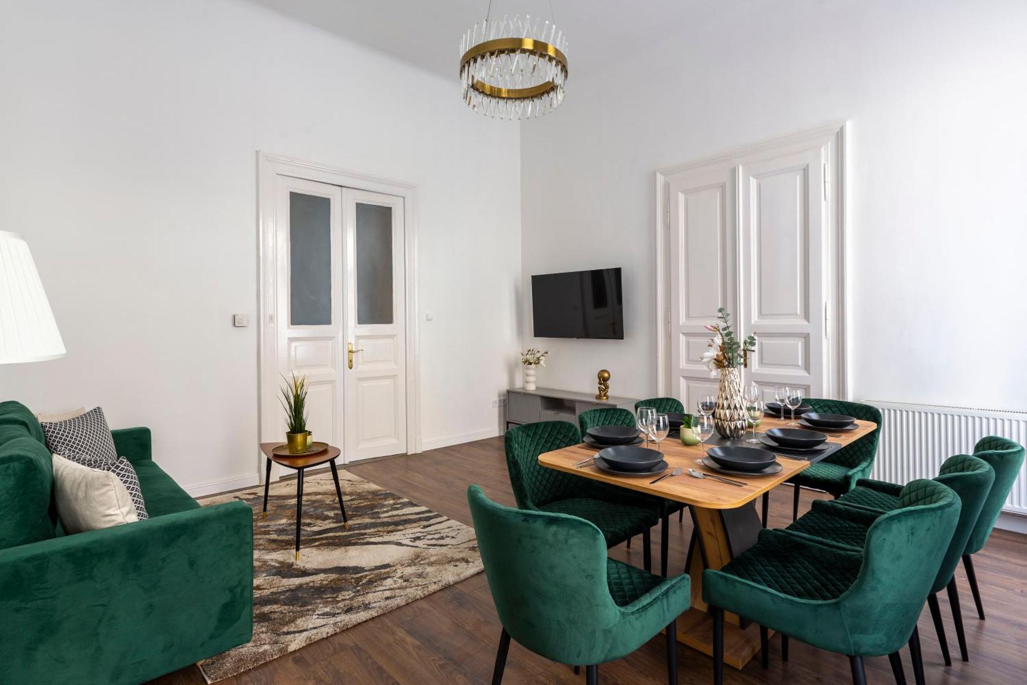 Luxurious Prestige Residence Next To The New York Cafe — Photos 2